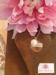 Muttermilch-Schmuck-Halskette-in-silber-roségold-oder-gold-Namen-Gravur-und-Muttermilchperle-ewig-verbunden-schweiz-top-preis-angebote-geschenkidee-geburt