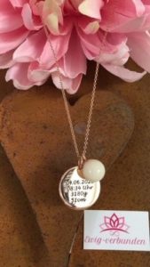 Muttermilch-Schmuck-Halskette-in-silber-roségold-oder-gold-Namen-Gravur-und-Muttermilchperle-ewig-verbunden-schweiz-top-preis-angebote-geschenkidee-geburt