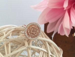 muttermilch-schmuck rose ring mit gefüllt mit muttermilch das ideale geschenk zur geburt manufaktur schweiz